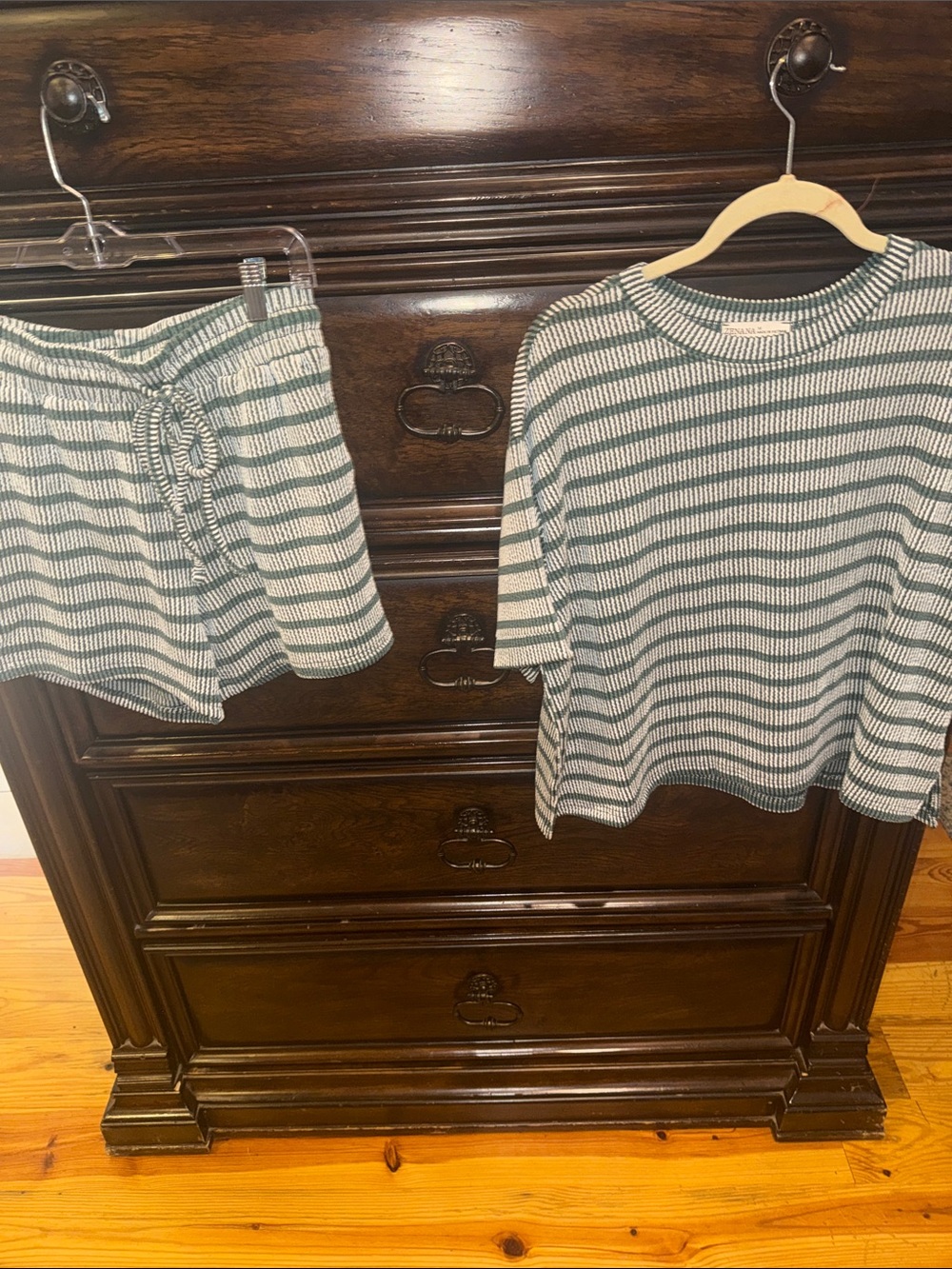 Zenana Outfitters Green and White Ribbed Knit Top and Shorts.  NWO T